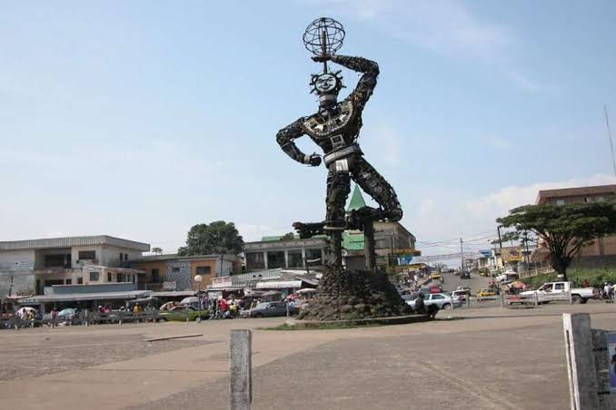 La statue de la Nouvelle Liberté à Douala, Cameroun