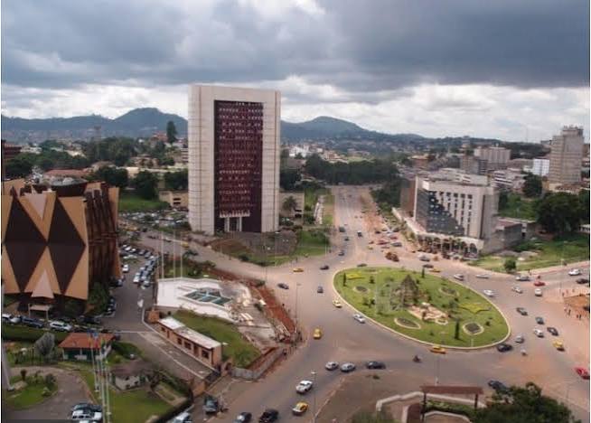 Vue aérienne du centre-ville de Yaoundé, capitale du Cameroun
